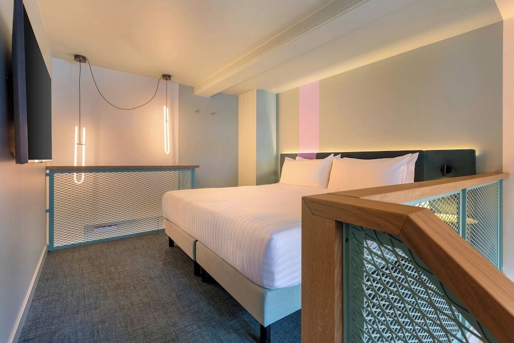 The Rebyl, Nijmegen, a Tribute Portfolio Hotel Family Room, 1 King Bed 5