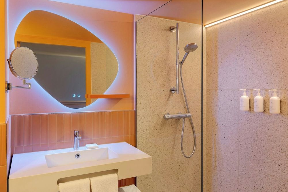 The Rebyl, Nijmegen, a Tribute Portfolio Hotel Superior Room, 1 King Bed 7