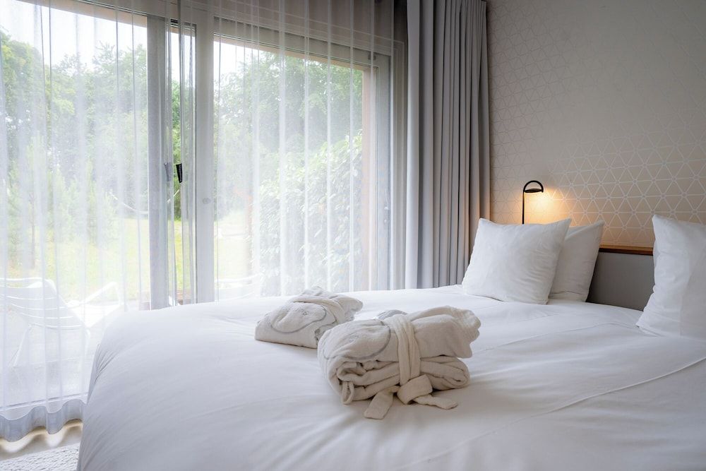 blooming Hotel Bloom and Bubble 6