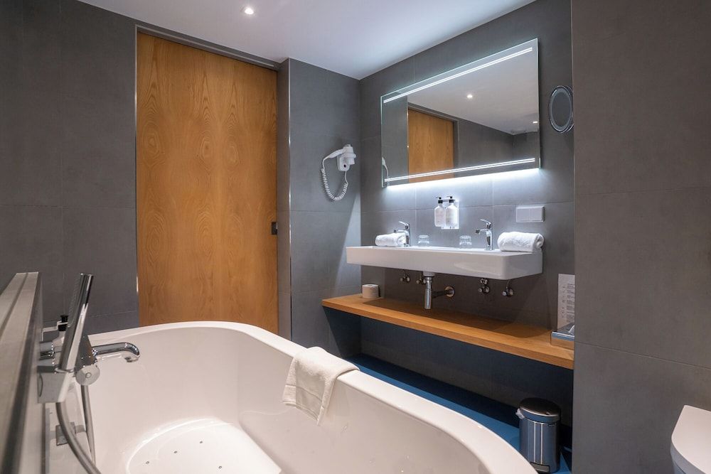 blooming Hotel Bloom and Bubble 11