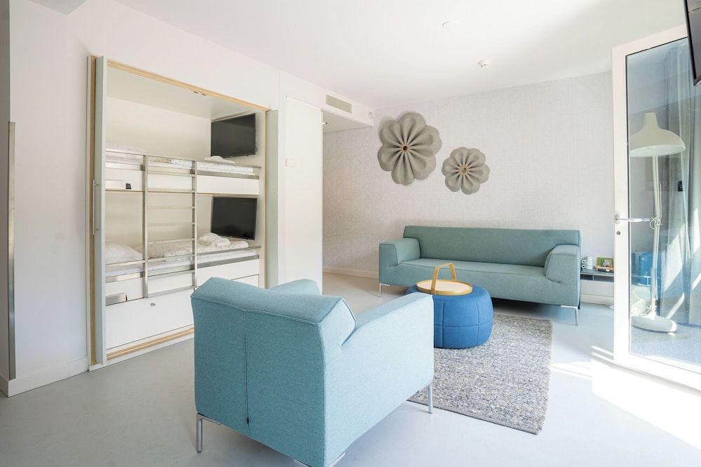 blooming Hotel Waterfront Junior Suite 11