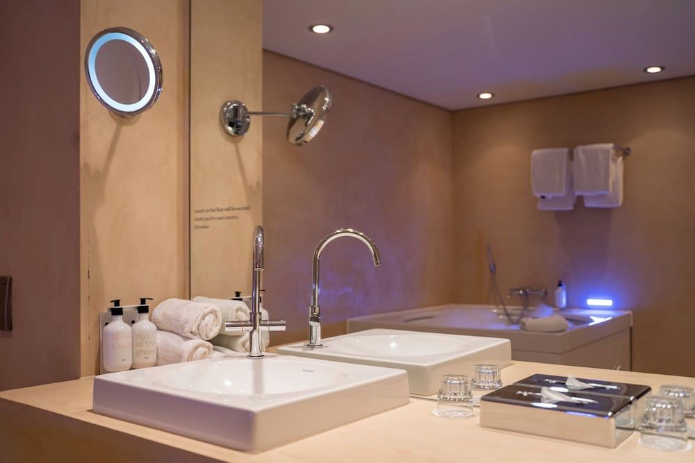 blooming Hotel Waterfront Junior Suite 8