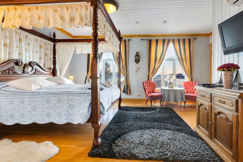 Junior Suite, 1 King Bed, Non Smoking, Sea View