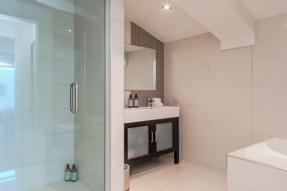 70 Tory Apartment Hotel Three Bedroom Penthouse Apartment 10