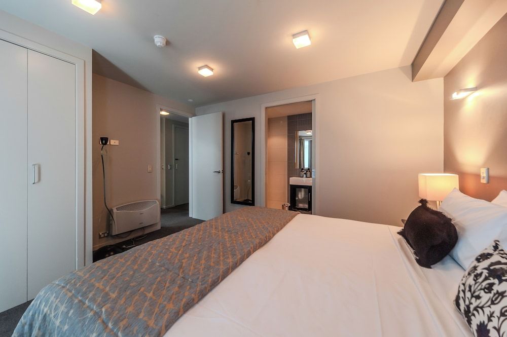 70 Tory Apartment Hotel Three Bedroom Penthouse Apartment 3