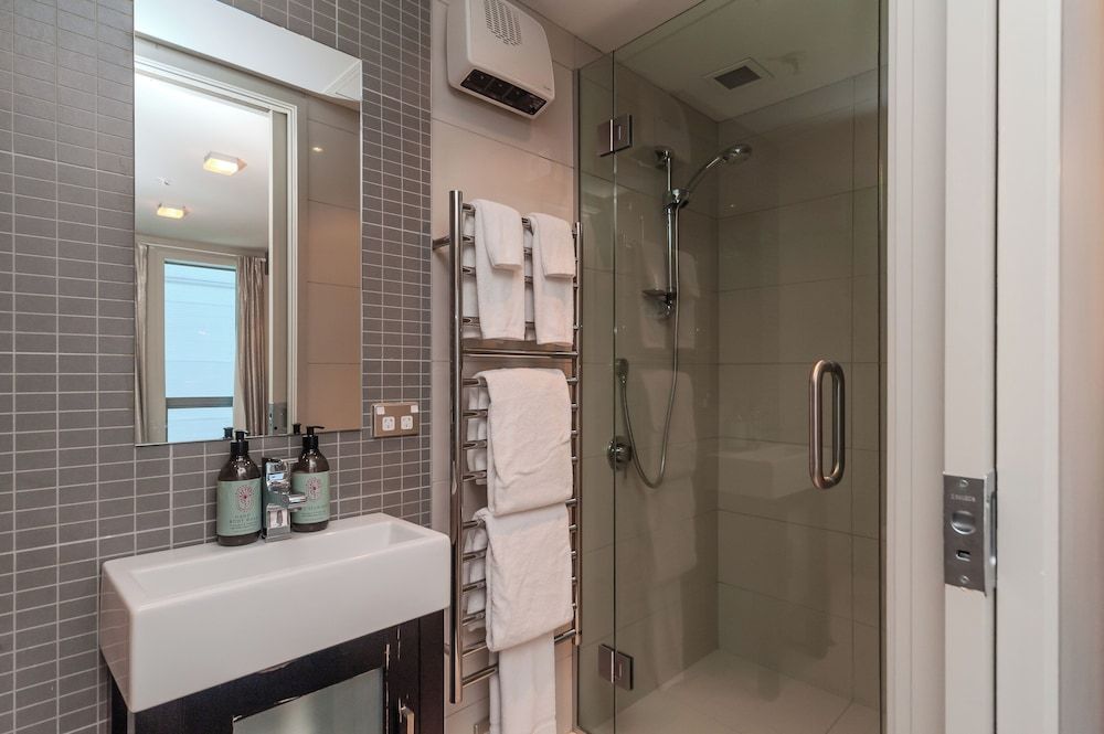 70 Tory Apartment Hotel Three Bedroom Penthouse Apartment 9