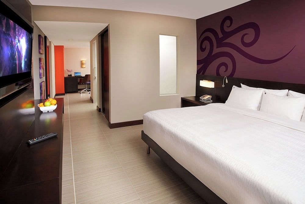 Megapolis Hotel Panamá Junior Suite King Bed 2