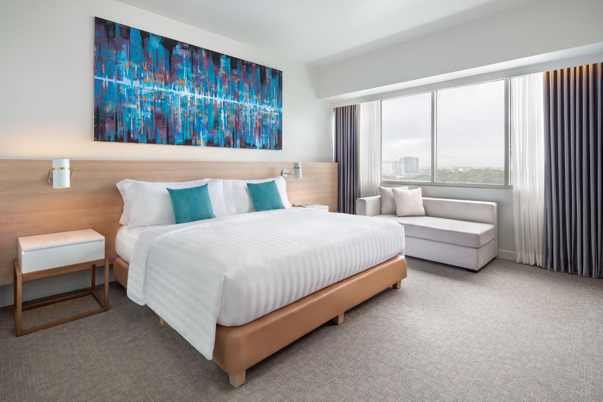 Brittany Hotel BGC Deluxe King Room