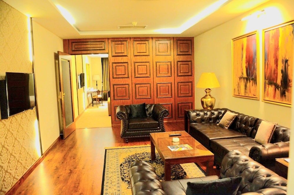 Islamabad Hotel Deluxe Suite 8