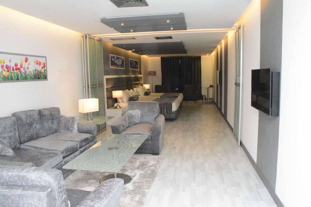 Islamabad Hotel Deluxe Suite 9