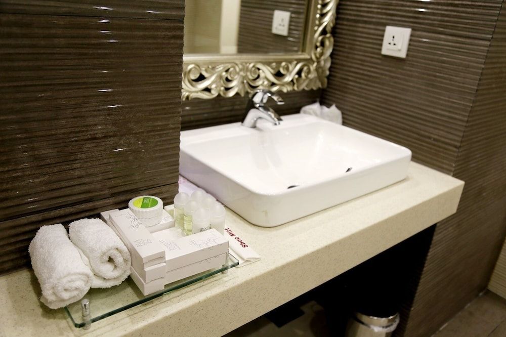 Islamabad Hotel Deluxe Suite 7