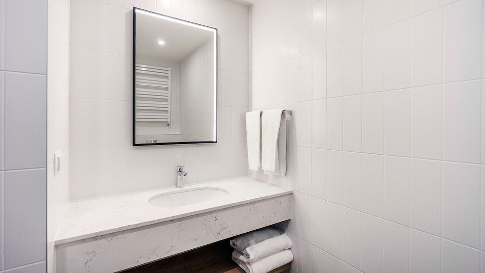 Hilton Garden Inn Radom Room, 1 King Bed with Sofa bed 8