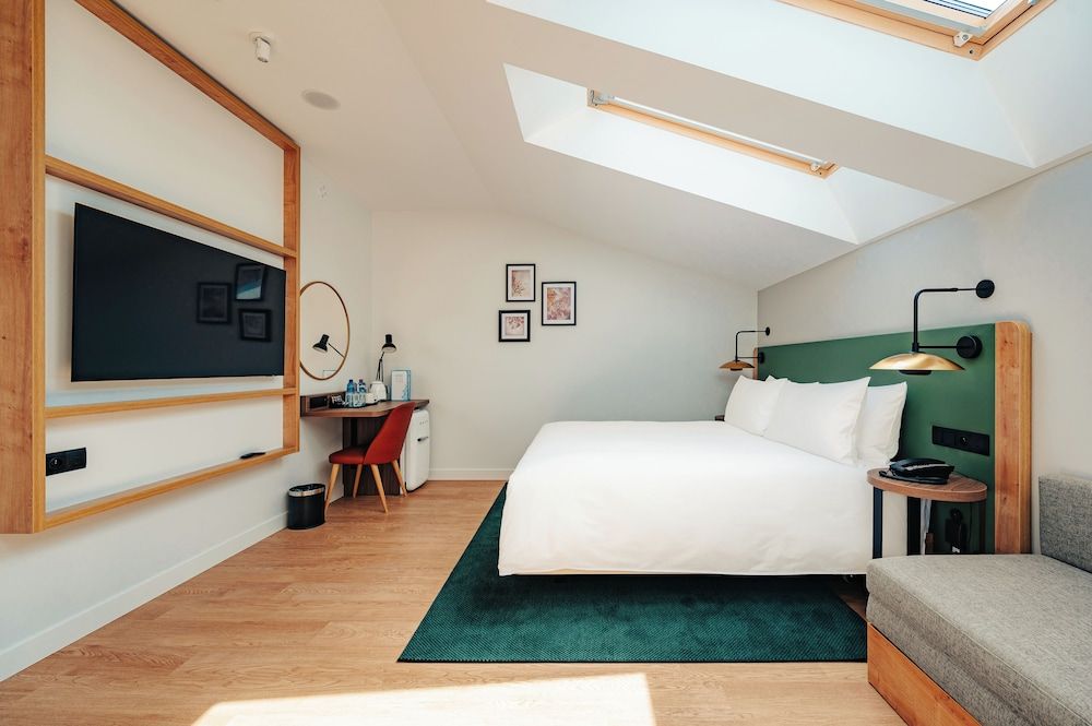 Hilton Garden Inn Radom Room, 1 King Bed with Sofa bed 2