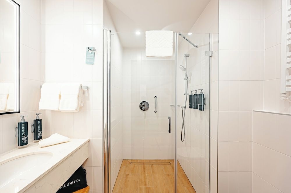 Hilton Garden Inn Radom Family Room, 1 King Bed 6