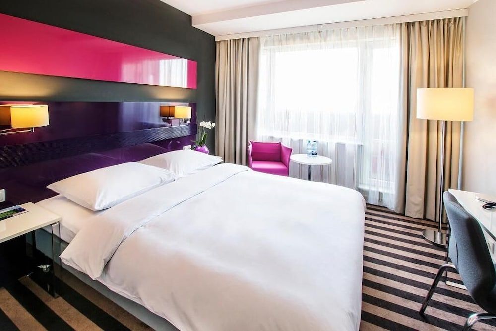 Metropol Hotel Katowice Single Queen Size Bed 3