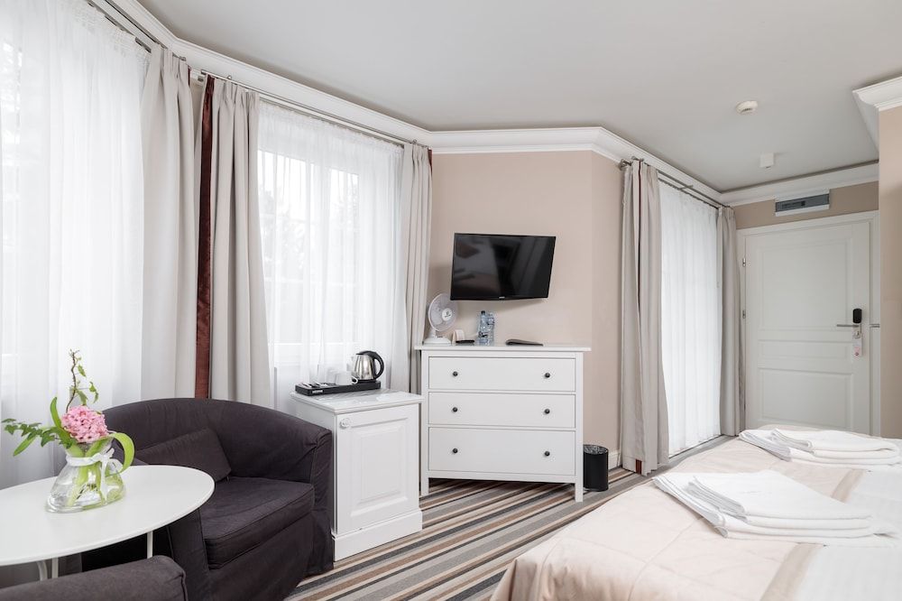 Villa Astra Baltica Room with king-size bed and balcony 3