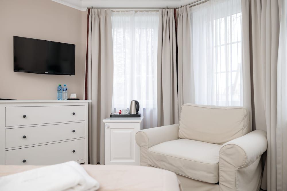 Villa Astra Baltica Room with king-size bed and balcony 21