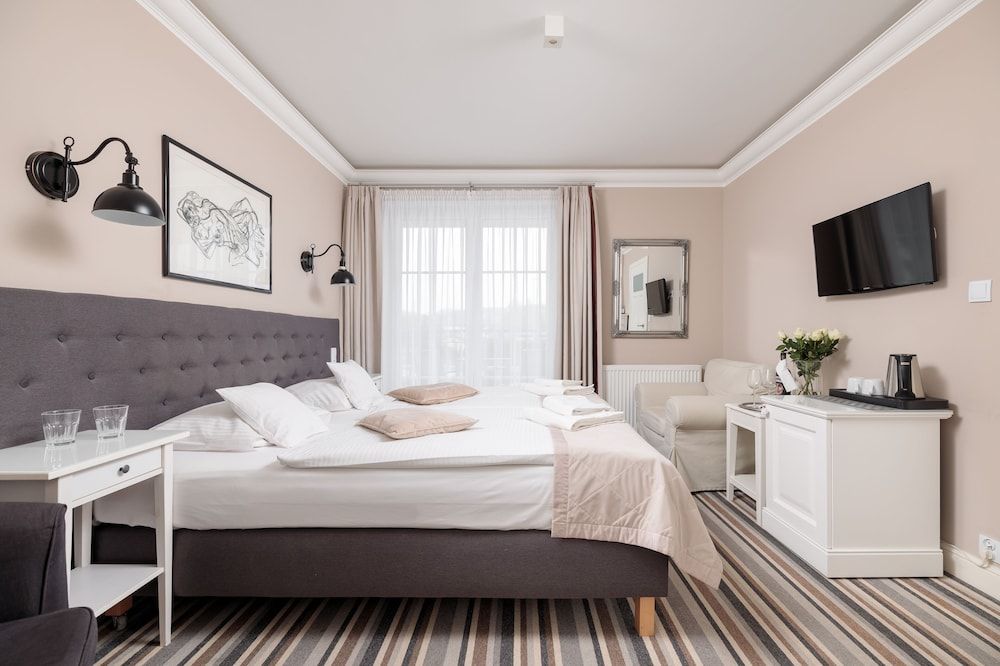 Villa Astra Baltica Room with king-size bed and balcony 2