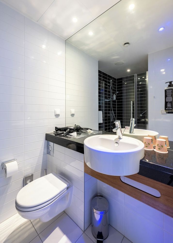 Ibis Styles Warszawa Airport Standard Room, 2 Twin Beds 7