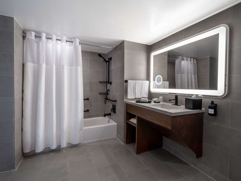 Suite, 1 King Bed, Ocean View