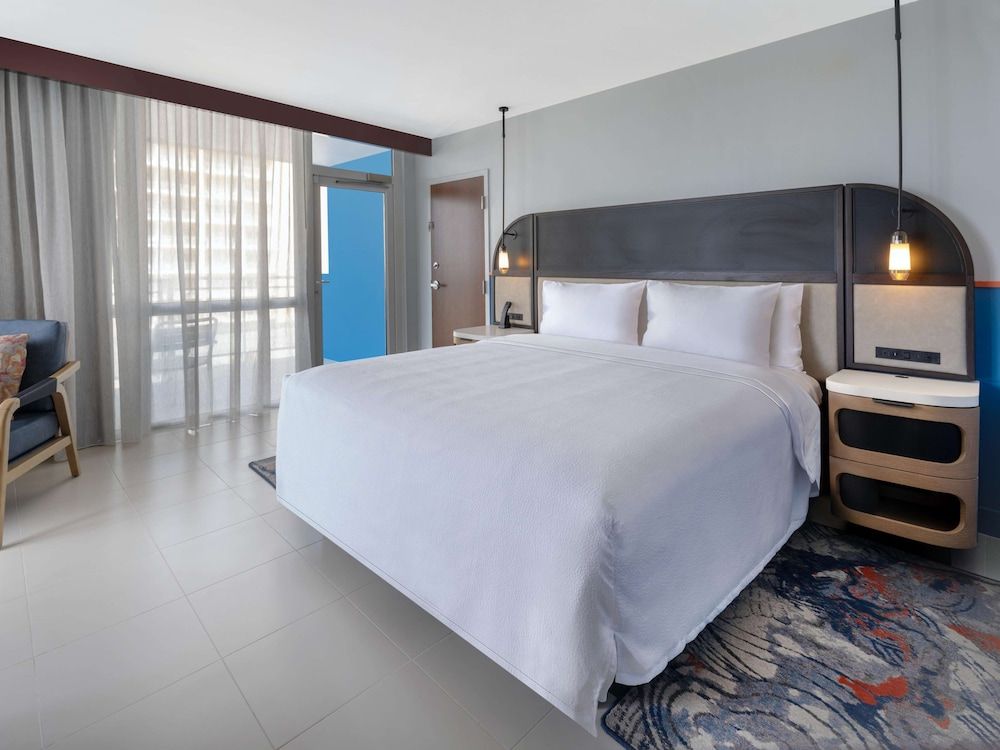 Room, 1 King Bed, Balcony (Water View)