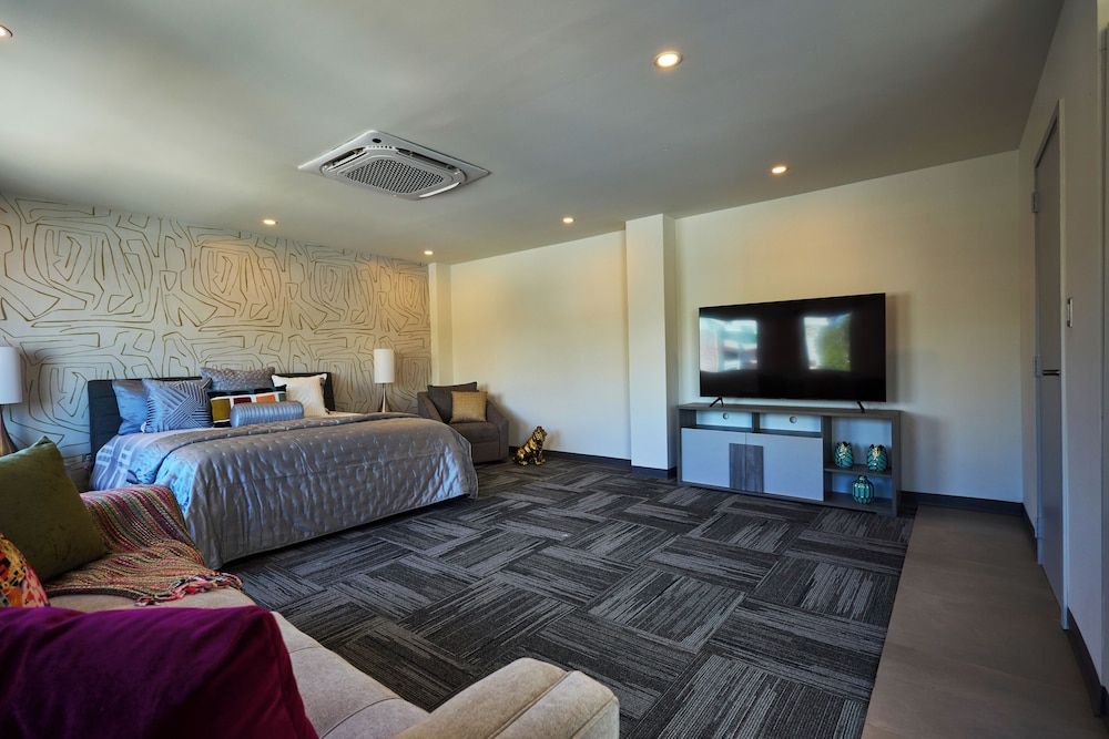 Luxury Studio Suite, 1 Bedroom, Kitchenette, City View