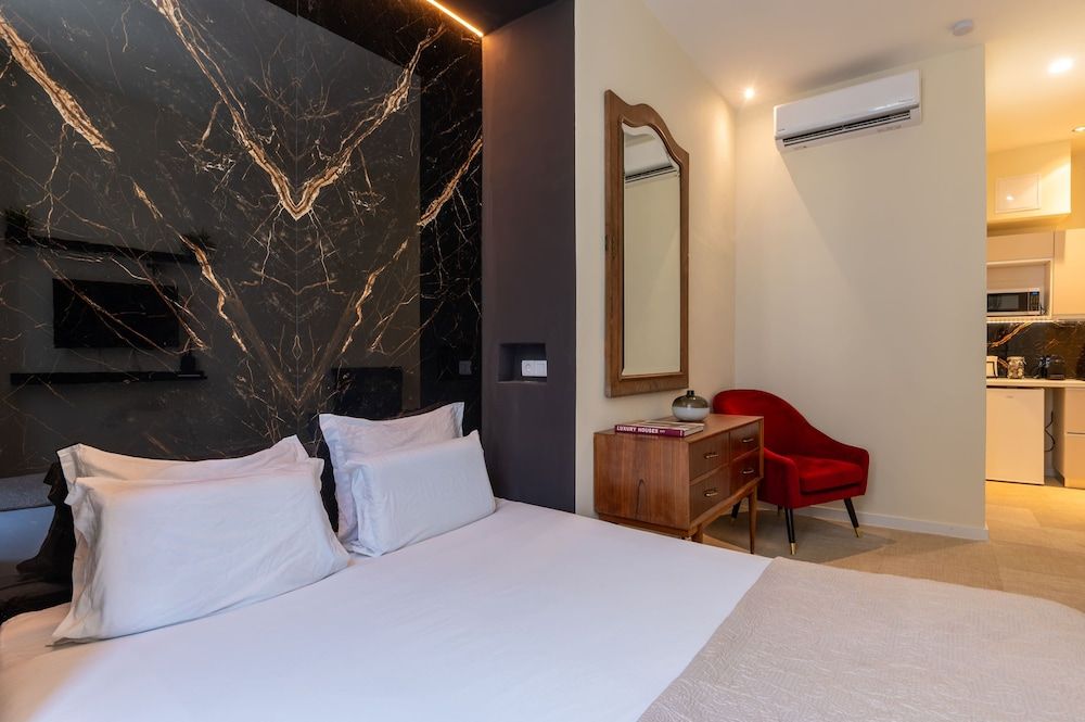 Lisbon Studios Deluxe Studio Suite, Jetted Tub 2