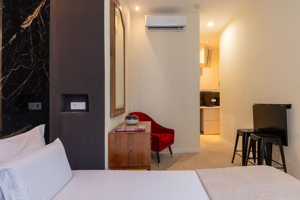 Lisbon Studios Deluxe Studio Suite, Jetted Tub 9