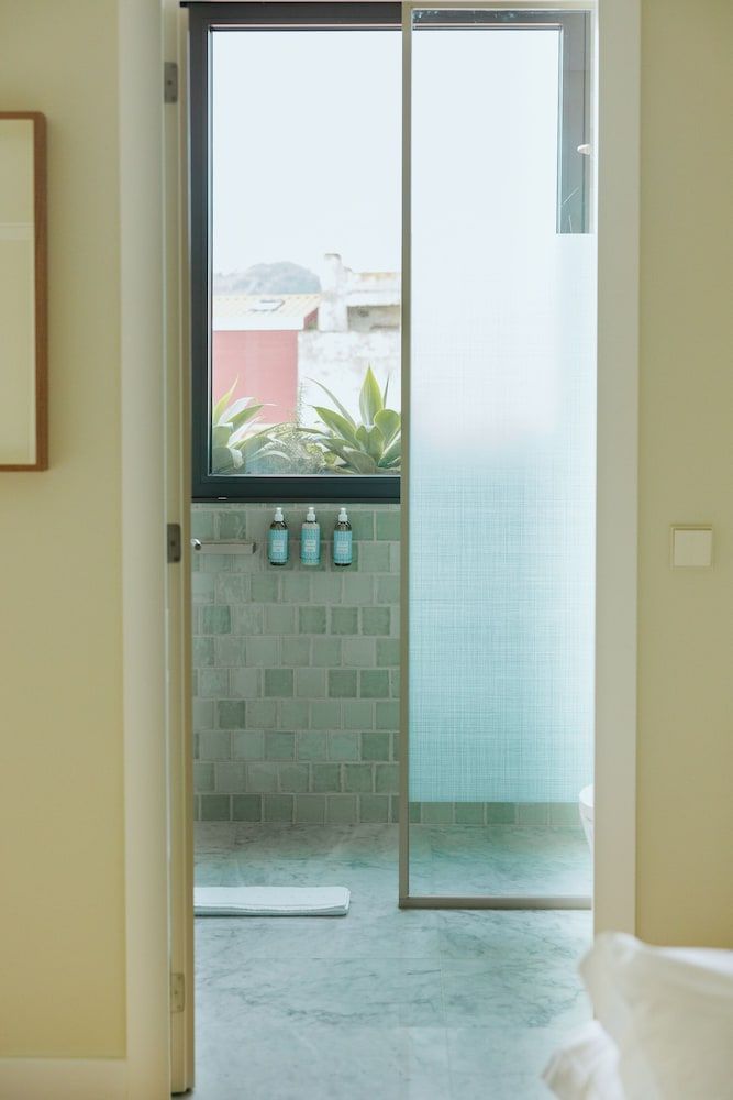 NINE DOTS Azorean Art Boutique Hotel Superior Room 4