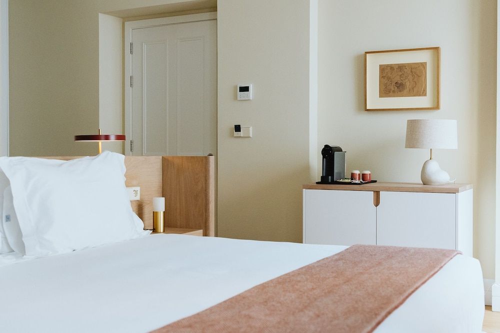 NINE DOTS Azorean Art Boutique Hotel Premium Room 2