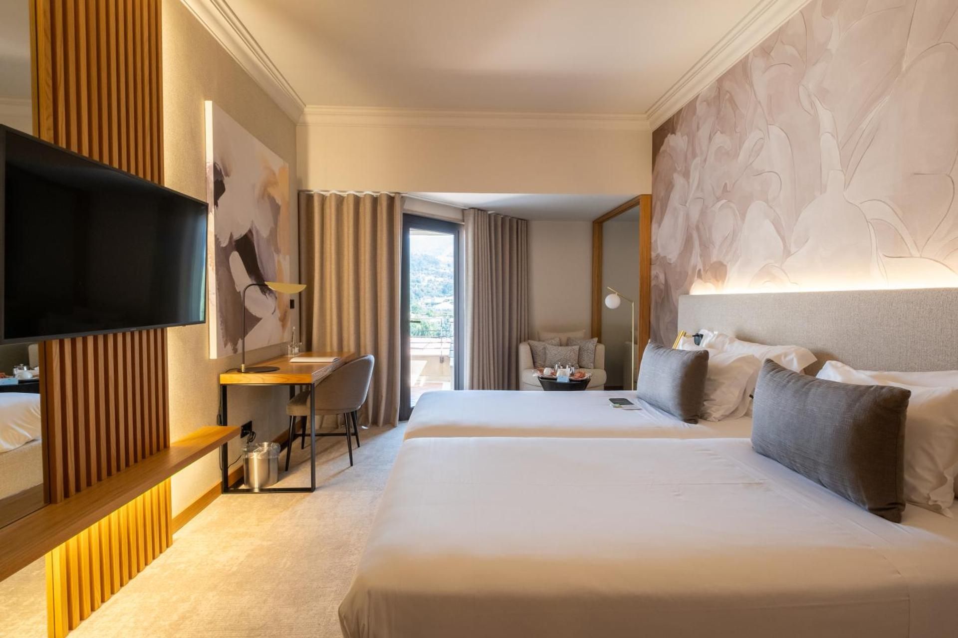 Superior Twin Room with Mountain View