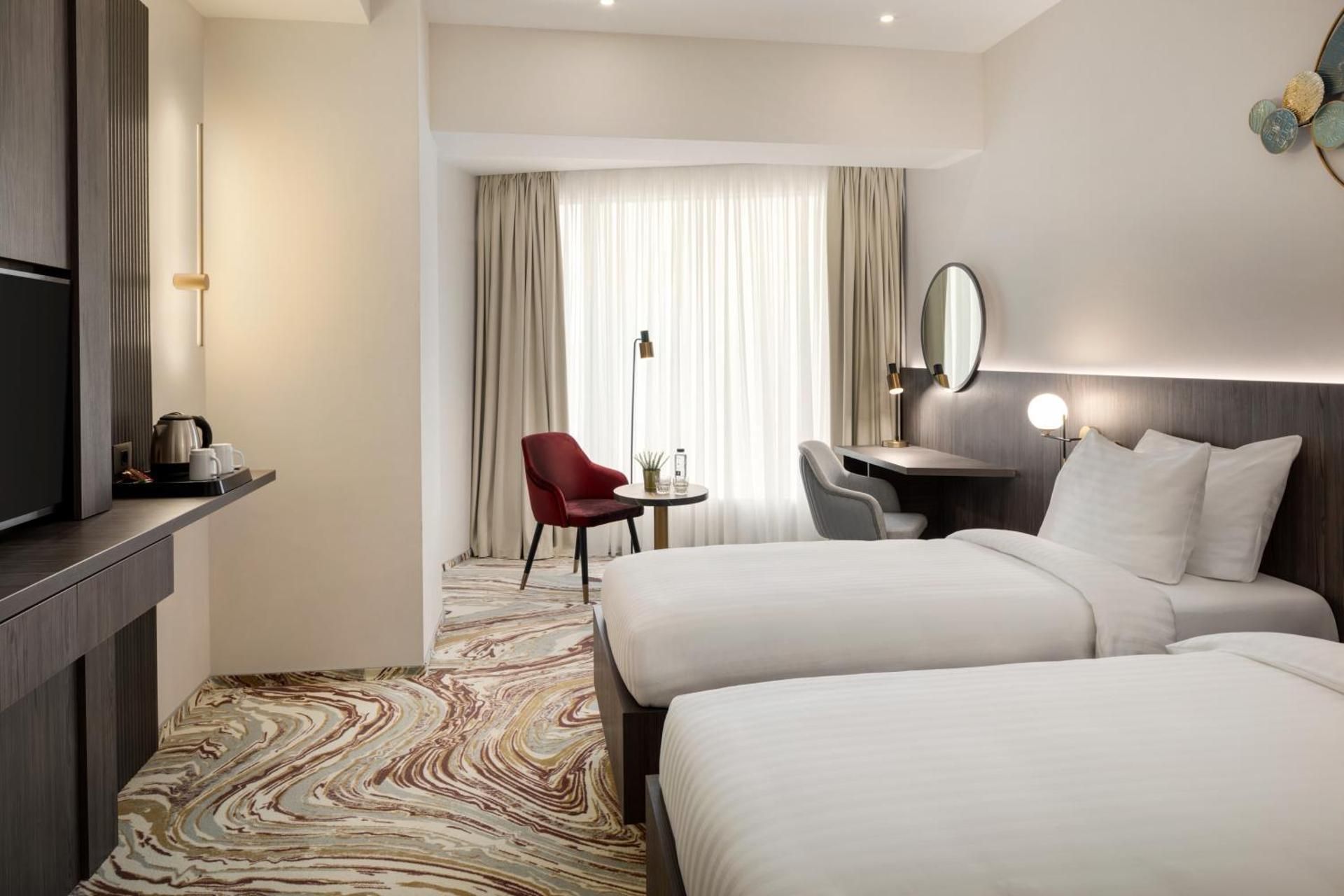 2 Twin Beds, Mobility/Hearing Accessible Room, Airport View