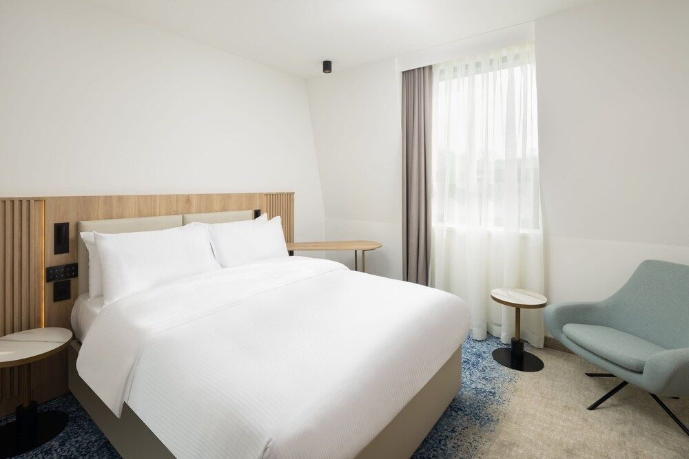 Standard Room, 1 Queen Bed, Non Smoking, City View