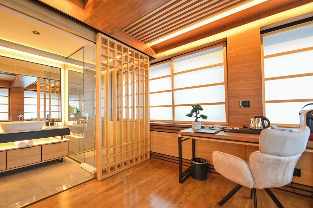 Hanami Design Hotel President Suite 8