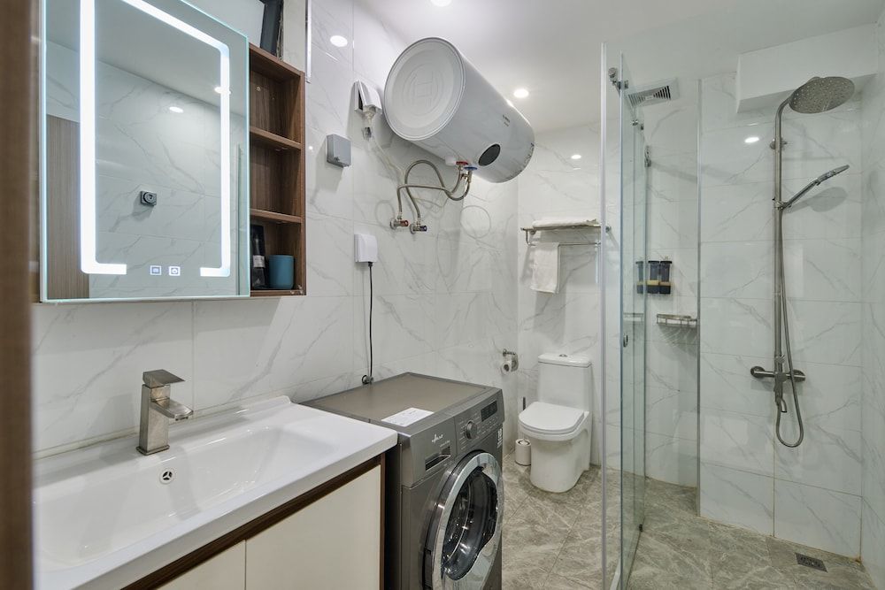 Oasis Park Deluxe Studio, 1 King Bed 4