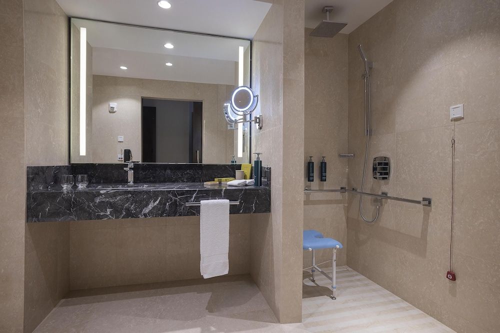 Hilton Al Khobar King Fahd Causeway Room, 1 King Bed, Accessible 5