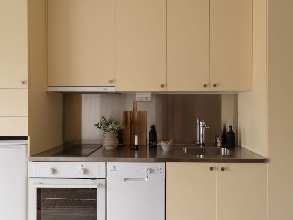 Waterfront Cabins Standard Studio, 2 Twin Beds 5