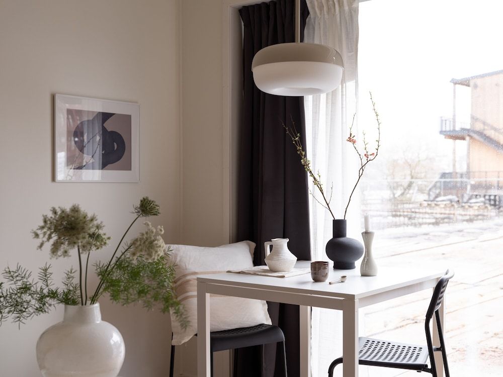 Waterfront Cabins Standard Studio, 2 Twin Beds 6