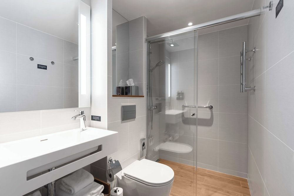 voco Stockholm Kista by IHG Standard Room, 1 King Bed (Free Spa Access) 4