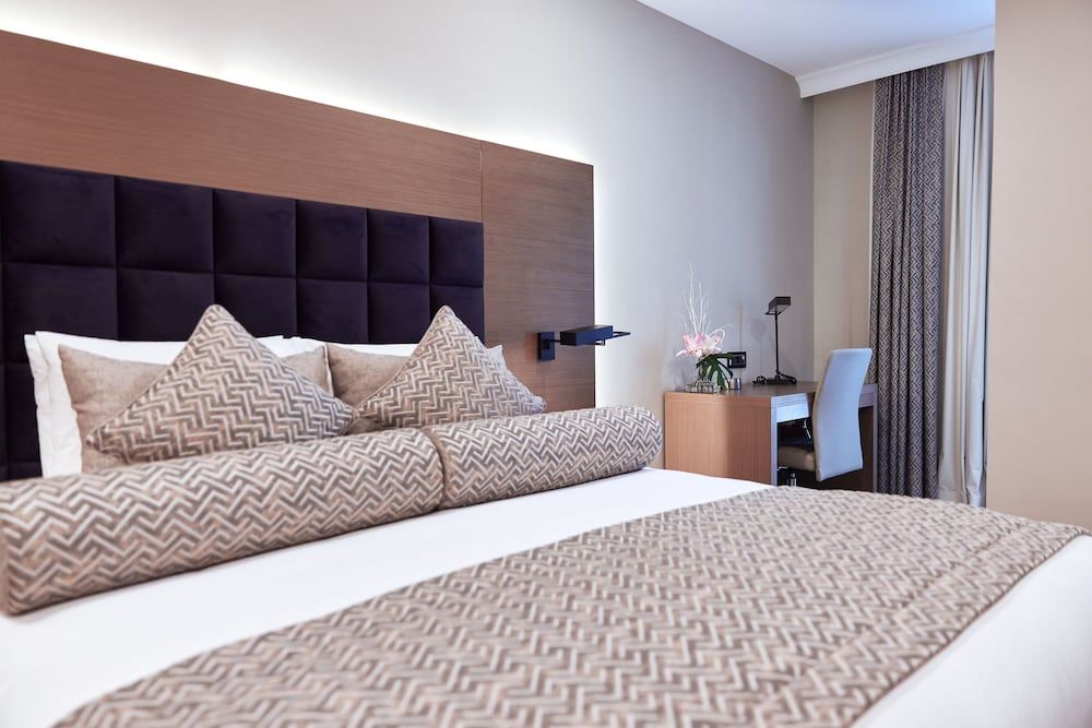 Yogh Hospitality Deluxe Single Room 4