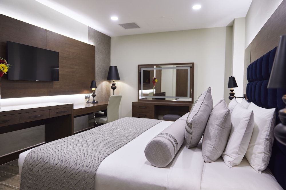 Yogh Hospitality Deluxe Single Room 8