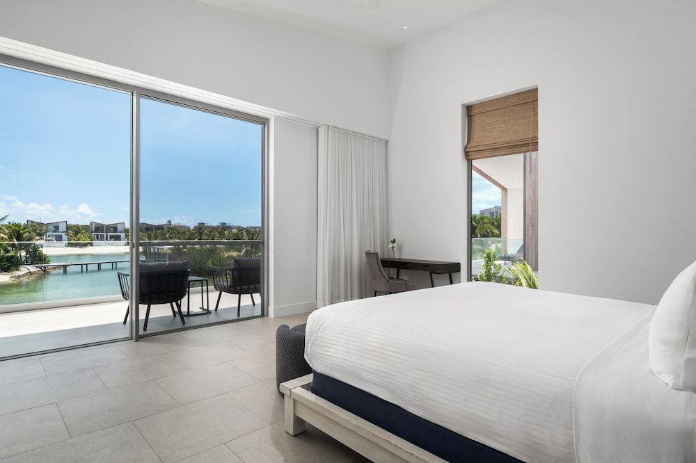 South Bank Deluxe Villa, 5 Bedrooms (Lagoon Villa 17) 4