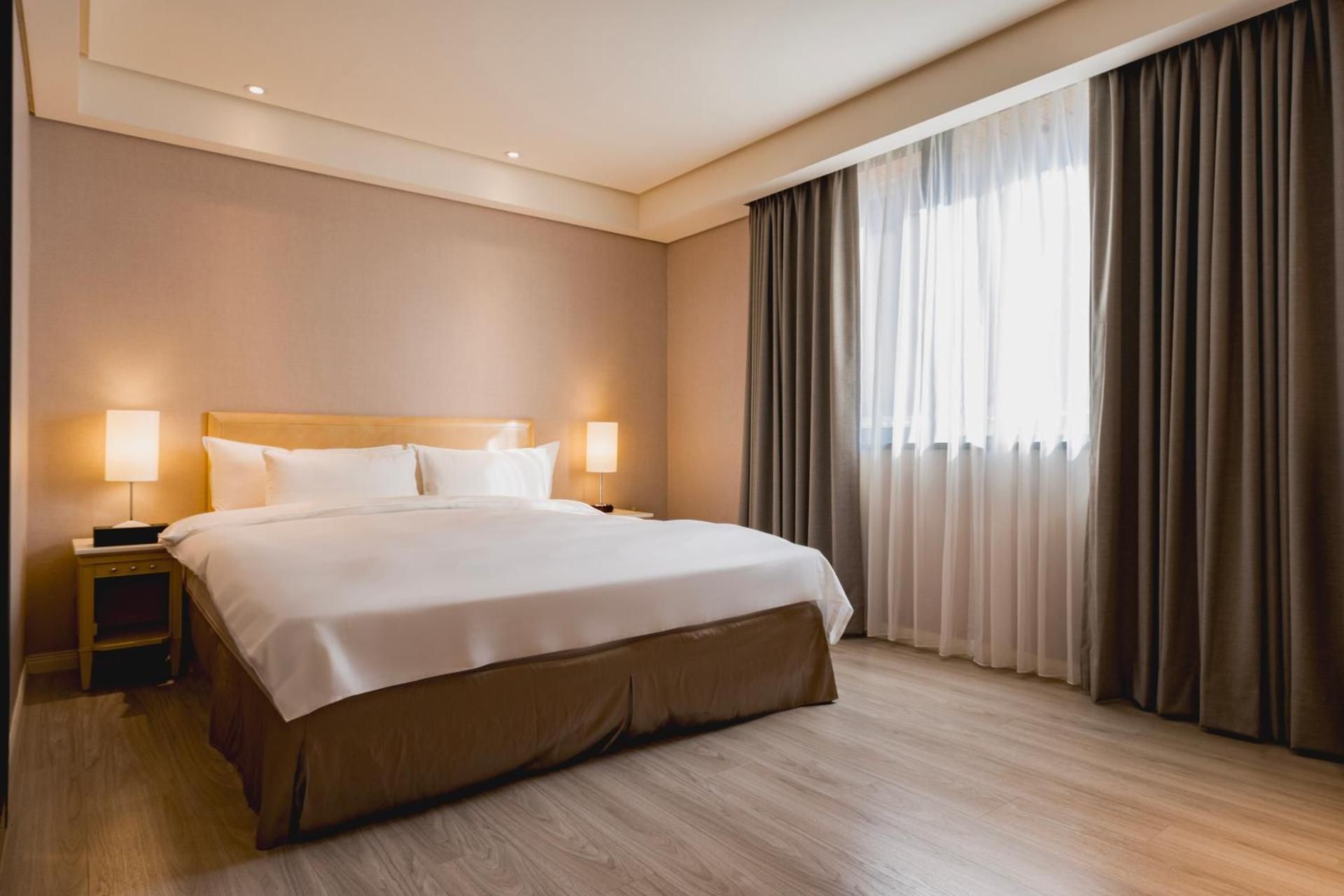 Delicate Room