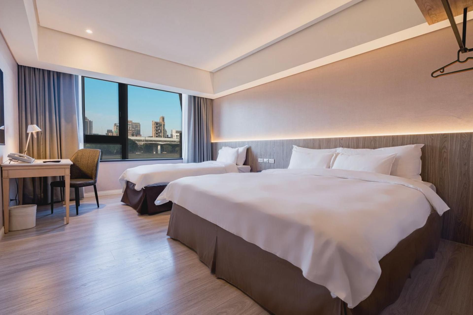 Jiamei Hotel Classic Triple Room 2