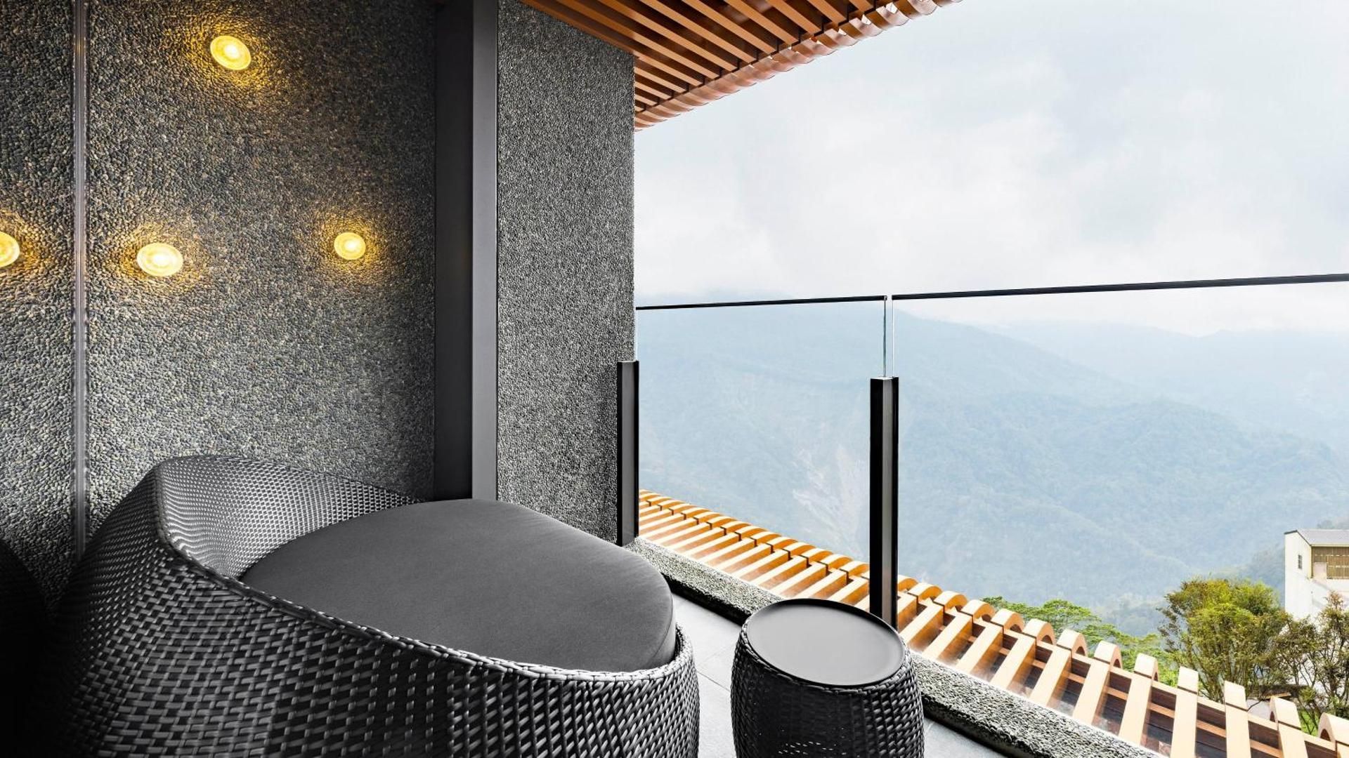 1 King Standard Mountain View