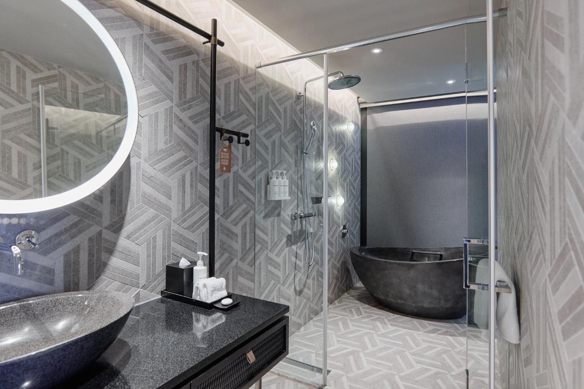 Hotel Indigo Alishan By IHG 2 Double Standard Separate Bath Walk In Shower 3