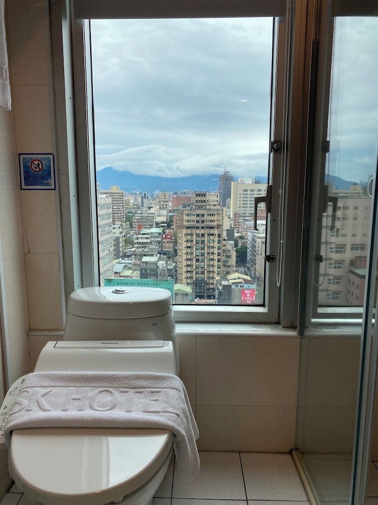 Sky Gate Hotel Deluxe Double Room 5