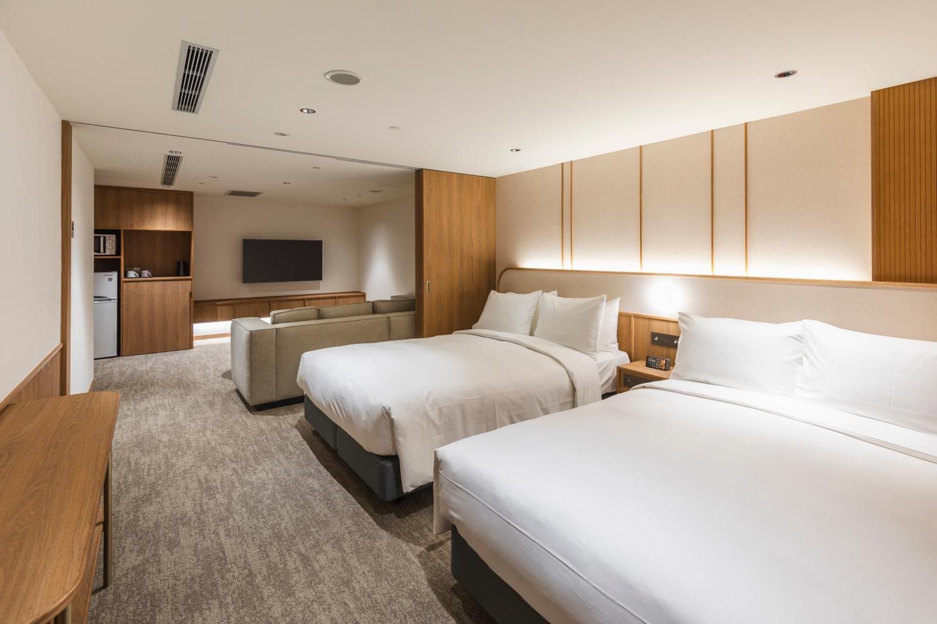Deluxe Family Room
