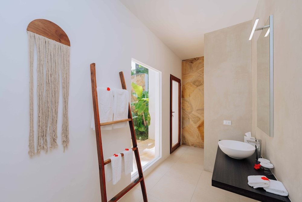 Ycona Luxury Resort Panaromic Rooftop Ocean View Jungle Suite 10