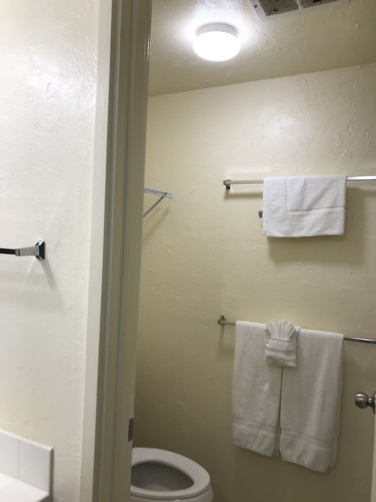 Hilo Reeds Bay Hotel Studio, 1 King Bed, Bay View 5